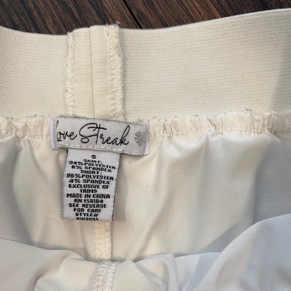 Simple White Pleated Skort -size Small - Picture 4 of 5